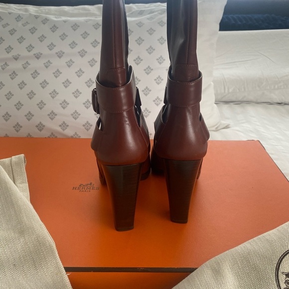 Hermes Brown Heeled Boots with Buckle Detailing - Picture 3 of 13